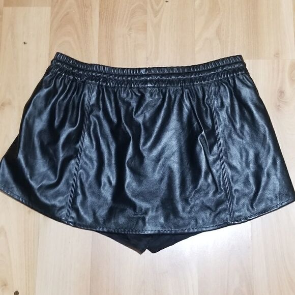 BLANKNYC Denim Faux Leather  Waist Shorts small - Picture 5 of 11
